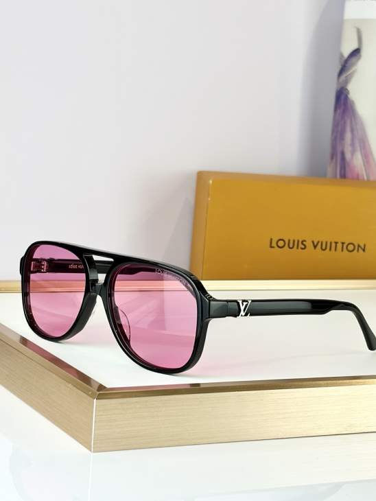 Picture of Louis Vuitton Sunglasses _SKUfw79279430fw